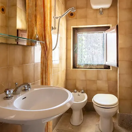 Casa La Cedrina, Pool, بيت للعطل Lornano