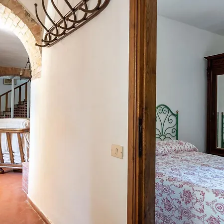 Casa La Cedrina, Pool, بيت للعطل Lornano