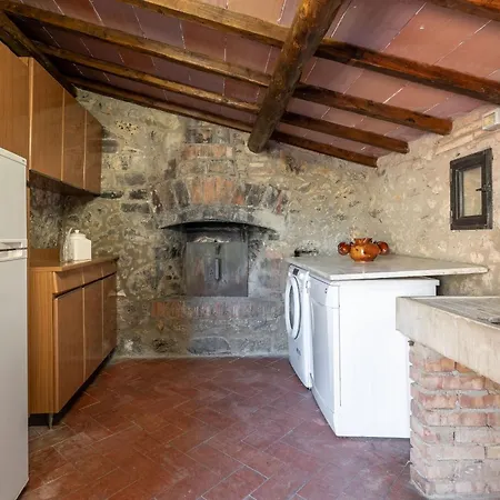 Casa La Cedrina, Pool, بيت للعطل Lornano
